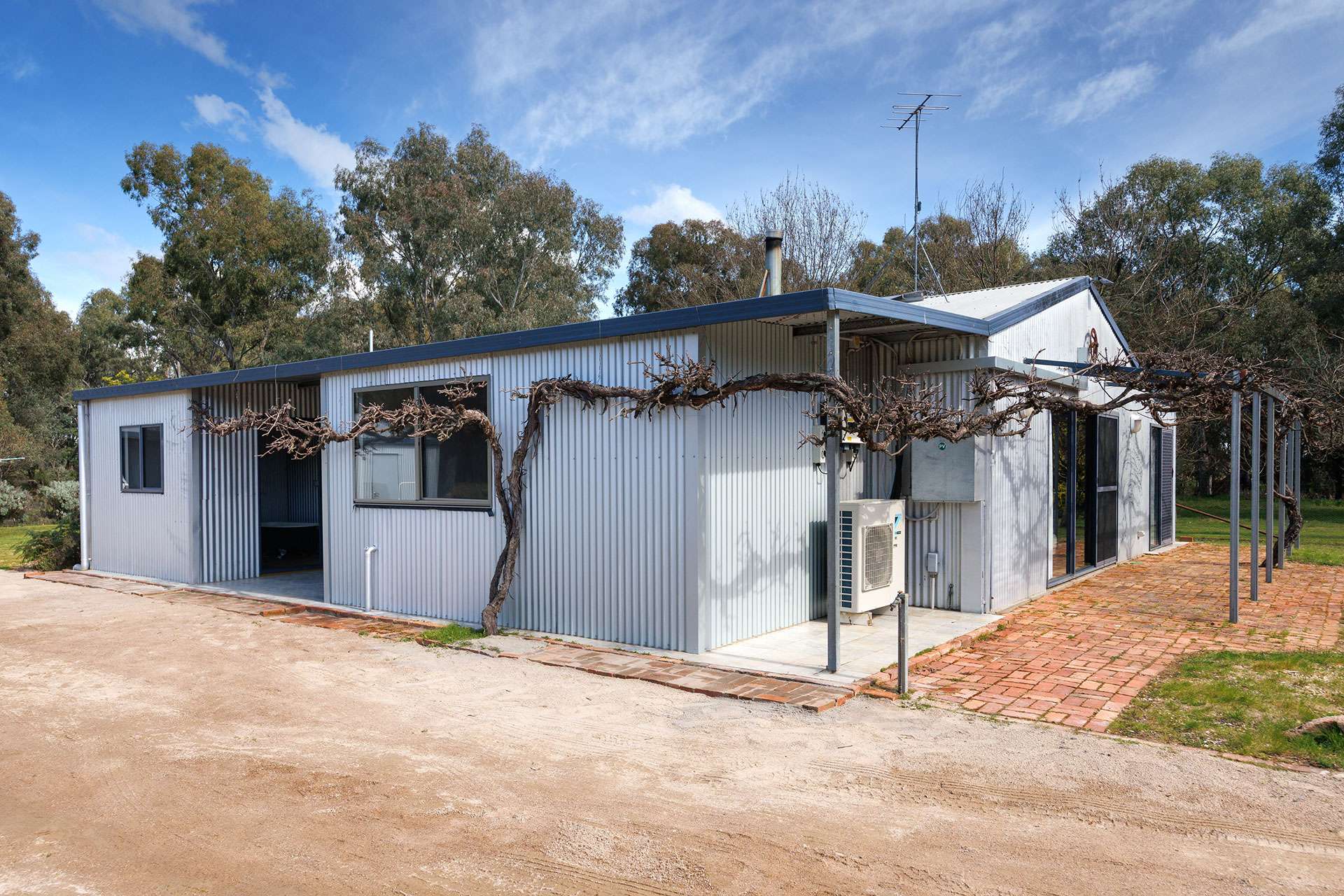 53 Malabar Road, Holbrook Auction by Farmbuy.com - image 2