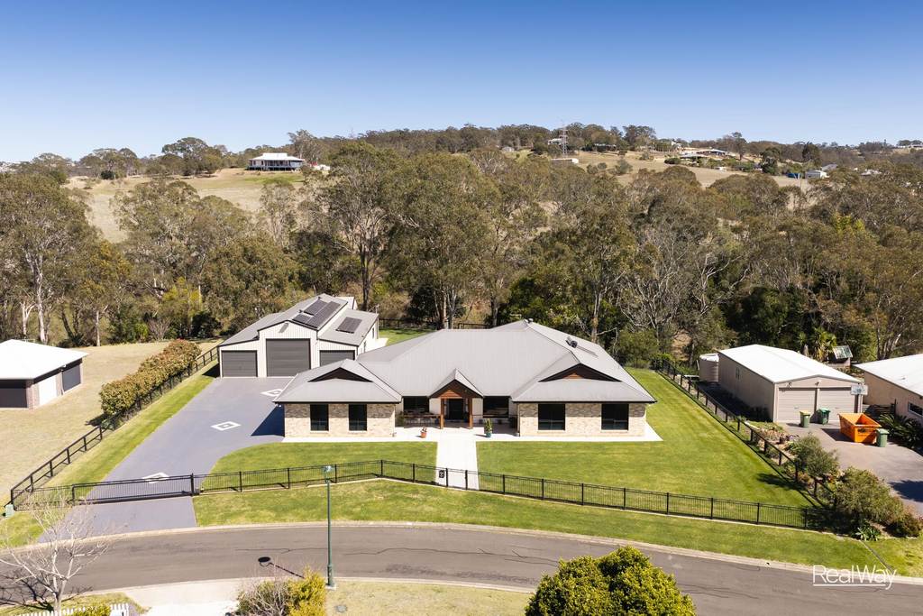 7 Lancaster Court, Top Camp QLD 4350