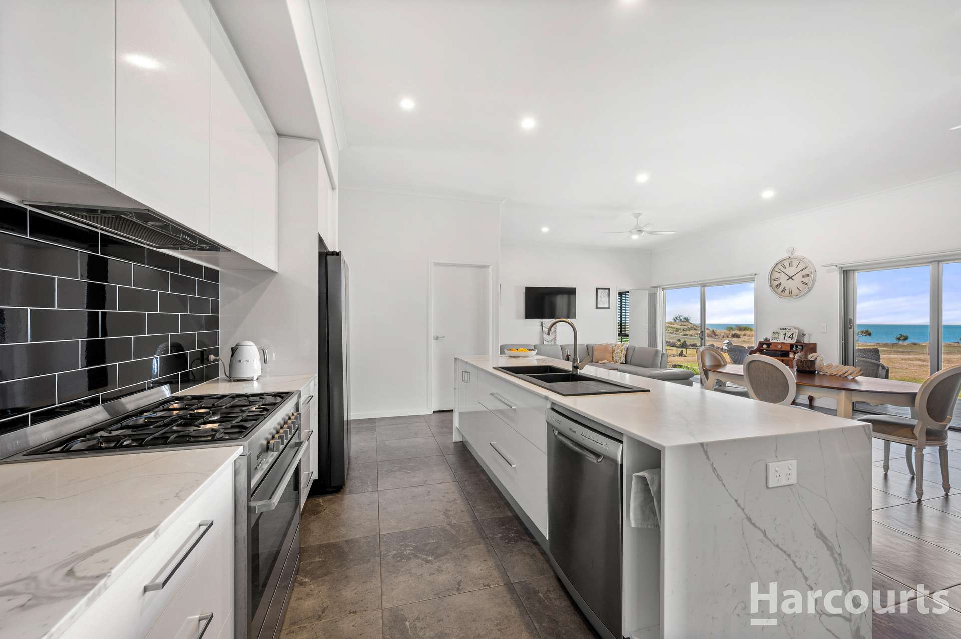 116 Shelley Street, Burnett Heads For Sale by Farmbuy.com - image 4