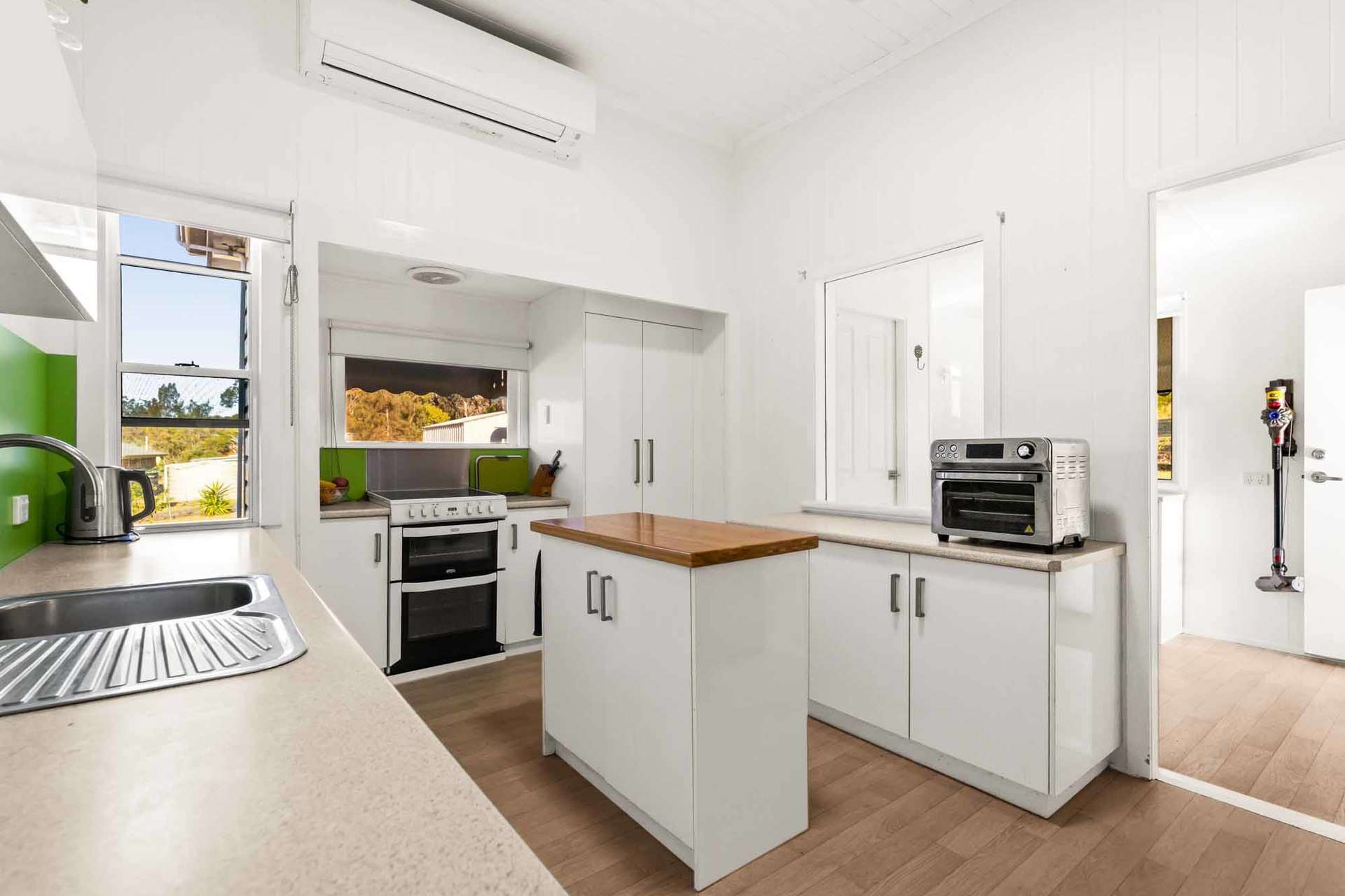 11 Golf Course Road, Goombungee For Sale by Farmbuy.com - image 2