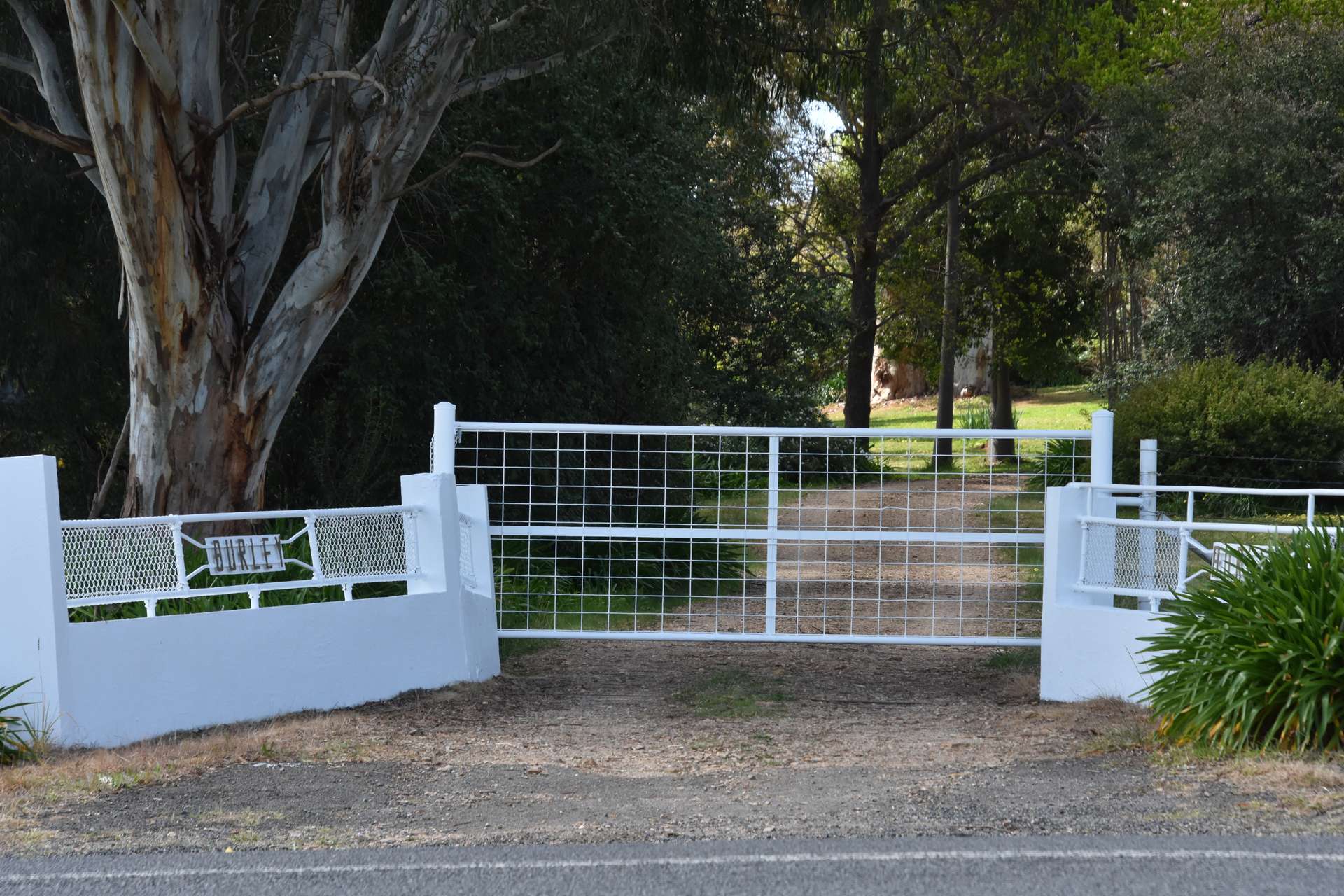 'Burley' 8394 Mid Western Highway, Woodstock Auction by Farmbuy.com - image 7