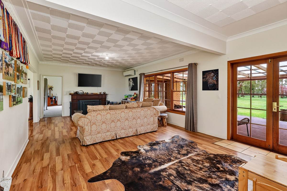 'Oak Park' 652 Myamyn-Macarthur Road, Breakaway Creek For Sale by Farmbuy.com - image 6