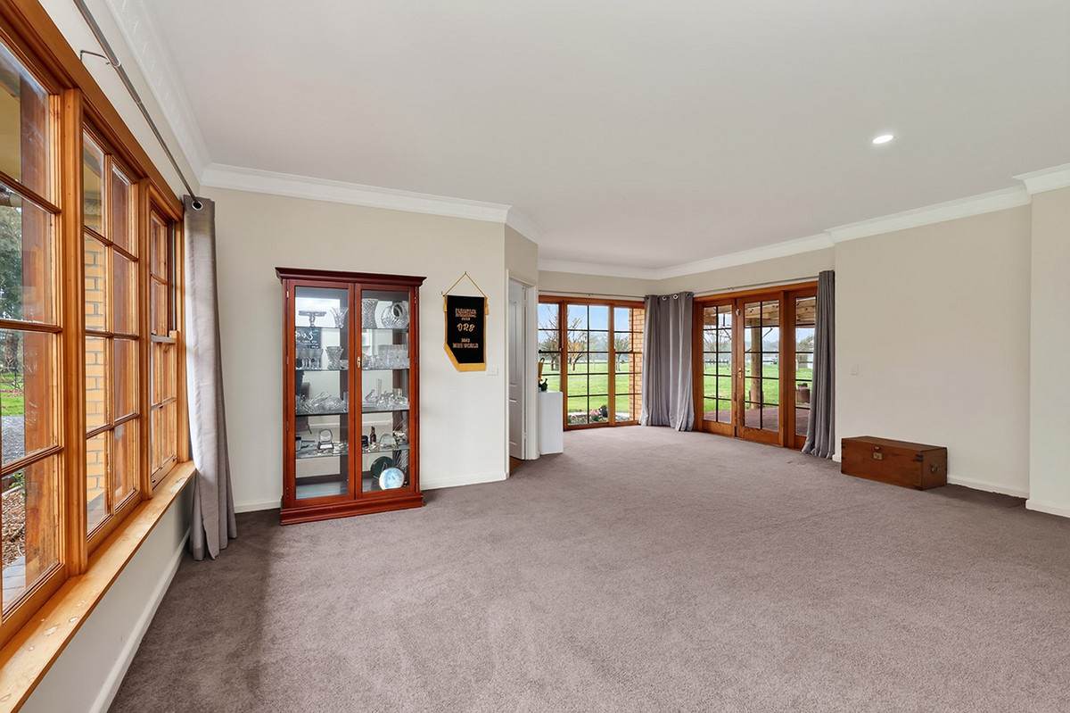 'Oak Park' 652 Myamyn-Macarthur Road, Breakaway Creek For Sale by Farmbuy.com - image 8