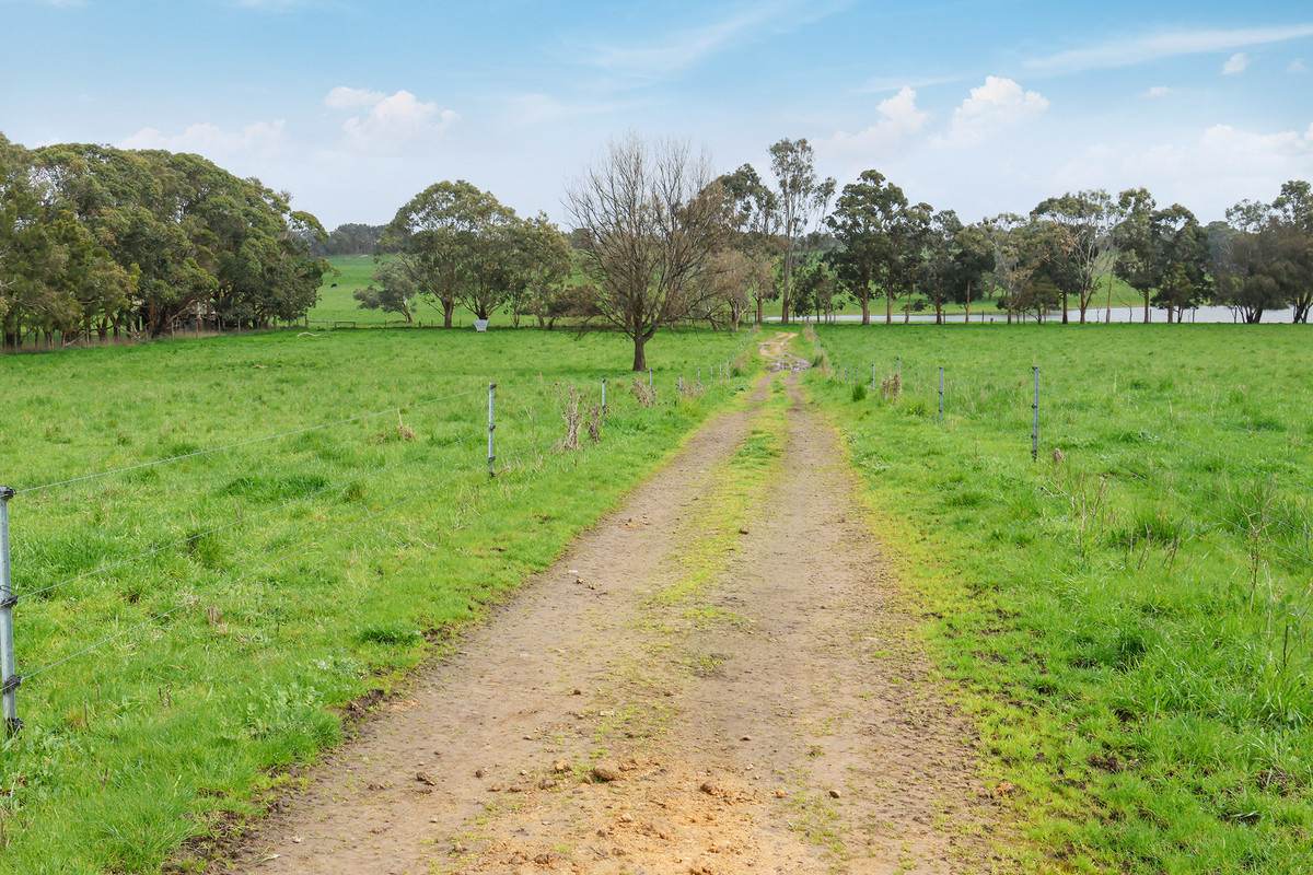 'Oak Park' 652 Myamyn-Macarthur Road, Breakaway Creek For Sale by Farmbuy.com - image 22