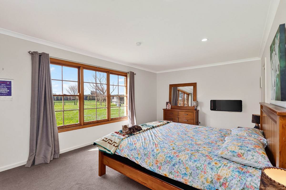'Oak Park' 652 Myamyn-Macarthur Road, Breakaway Creek For Sale by Farmbuy.com - image 10