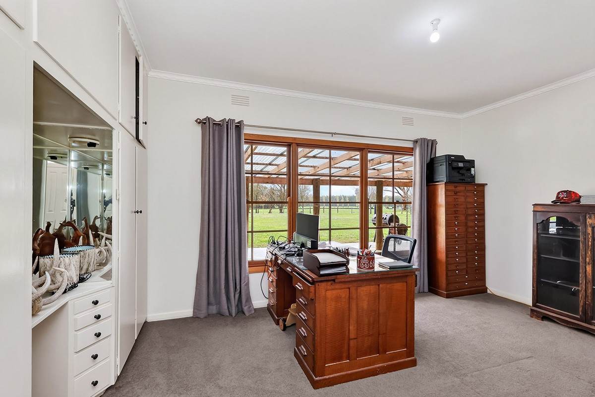 'Oak Park' 652 Myamyn-Macarthur Road, Breakaway Creek For Sale by Farmbuy.com - image 7