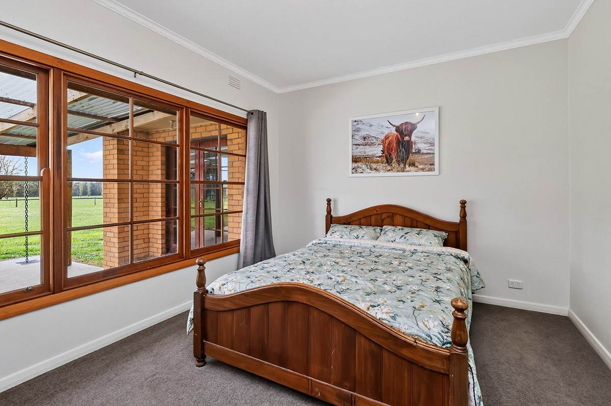 'Oak Park' 652 Myamyn-Macarthur Road, Breakaway Creek For Sale by Farmbuy.com - image 9