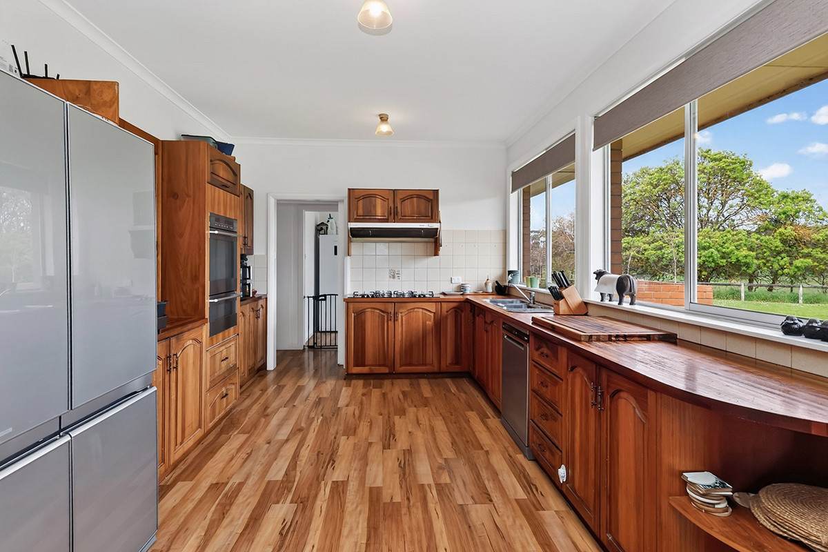 'Oak Park' 652 Myamyn-Macarthur Road, Breakaway Creek For Sale by Farmbuy.com - image 4