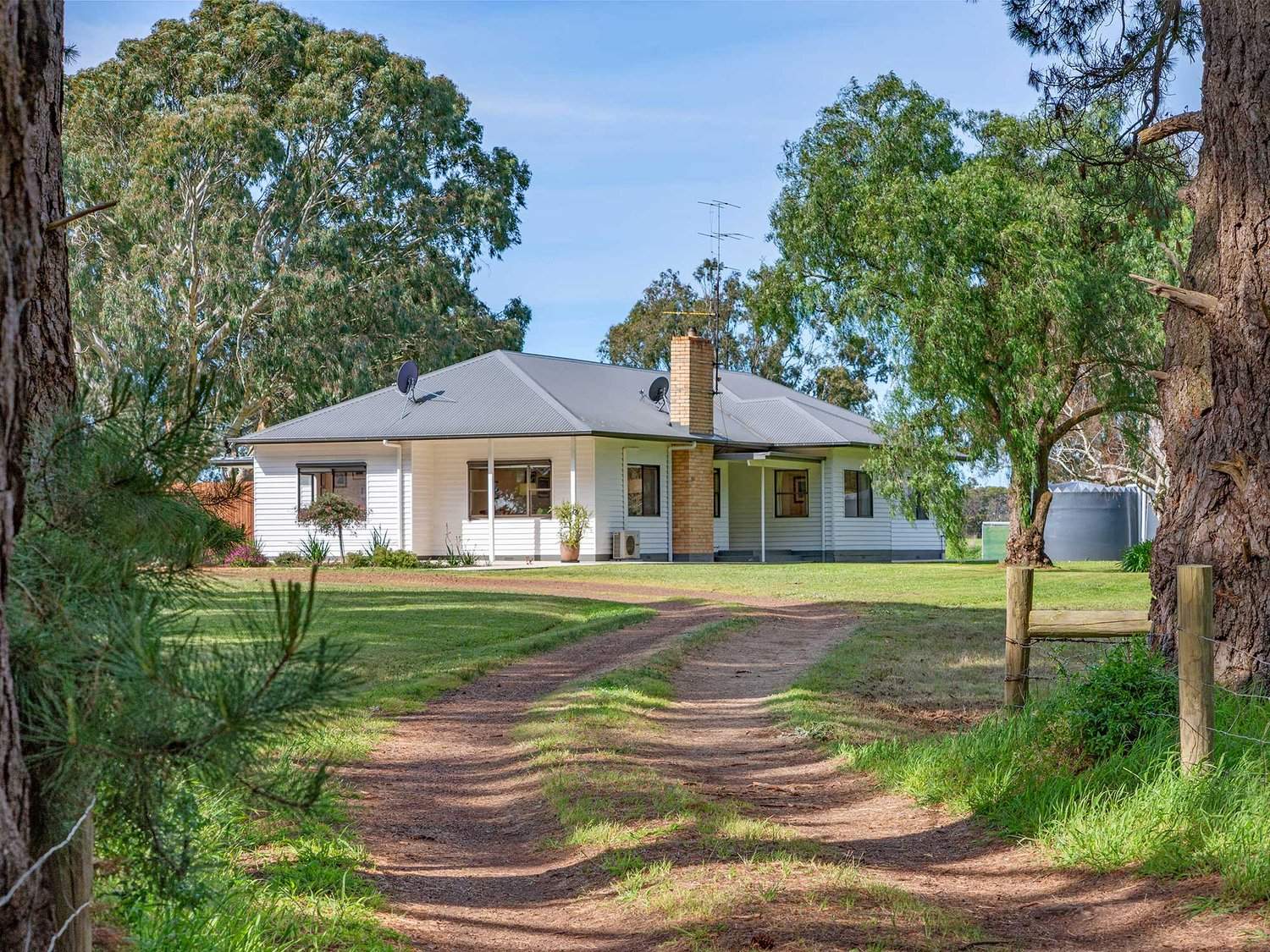 77 Clarke Street, Branxholme For Sale by Farmbuy.com - image 1