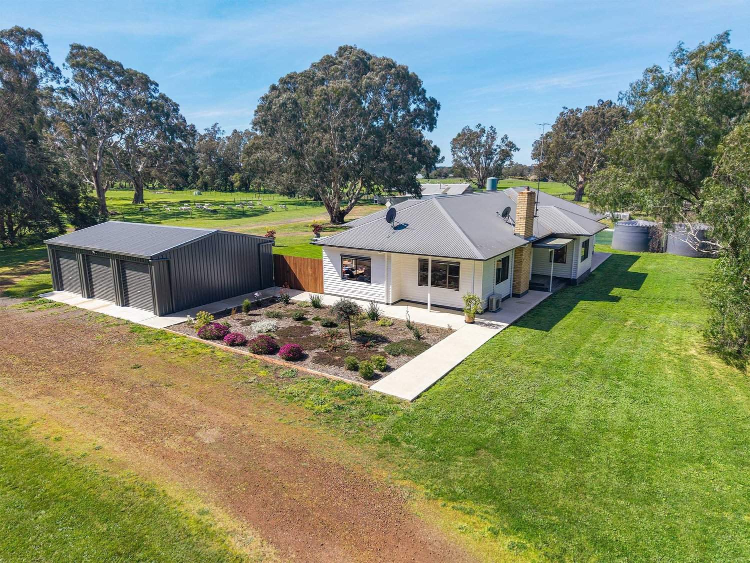 77 Clarke Street, Branxholme For Sale by Farmbuy.com - image 2