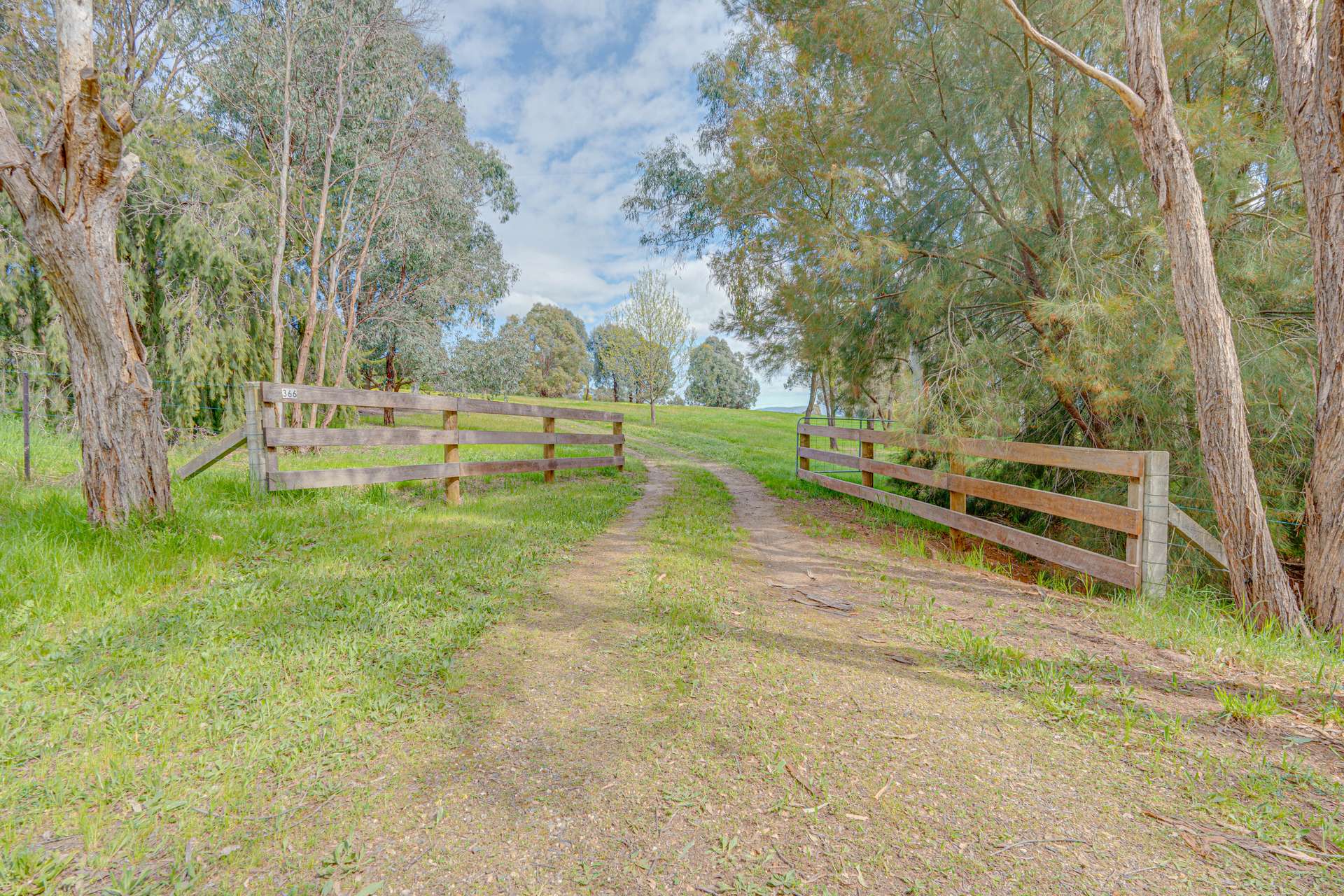 366 Blacks Flats Road, Mudgegonga For Sale by Farmbuy.com - image 3