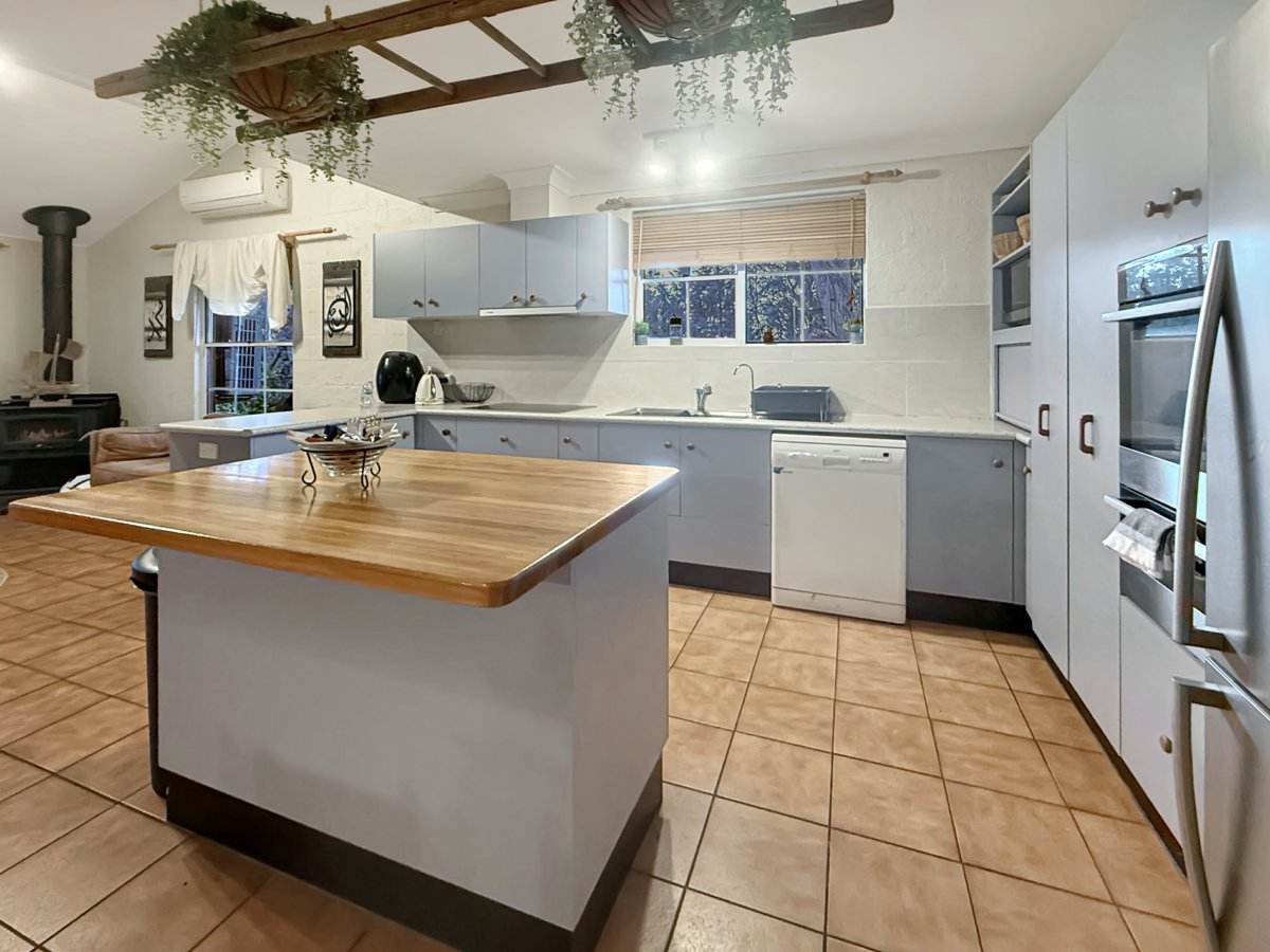83 Donges Road, Young For Sale by Farmbuy.com - image 6