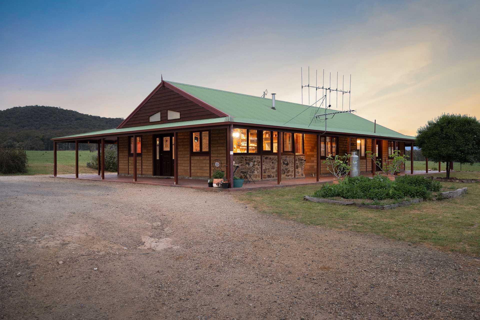 233 Braines Lane, Meadow Creek For Sale by Farmbuy.com - image 24