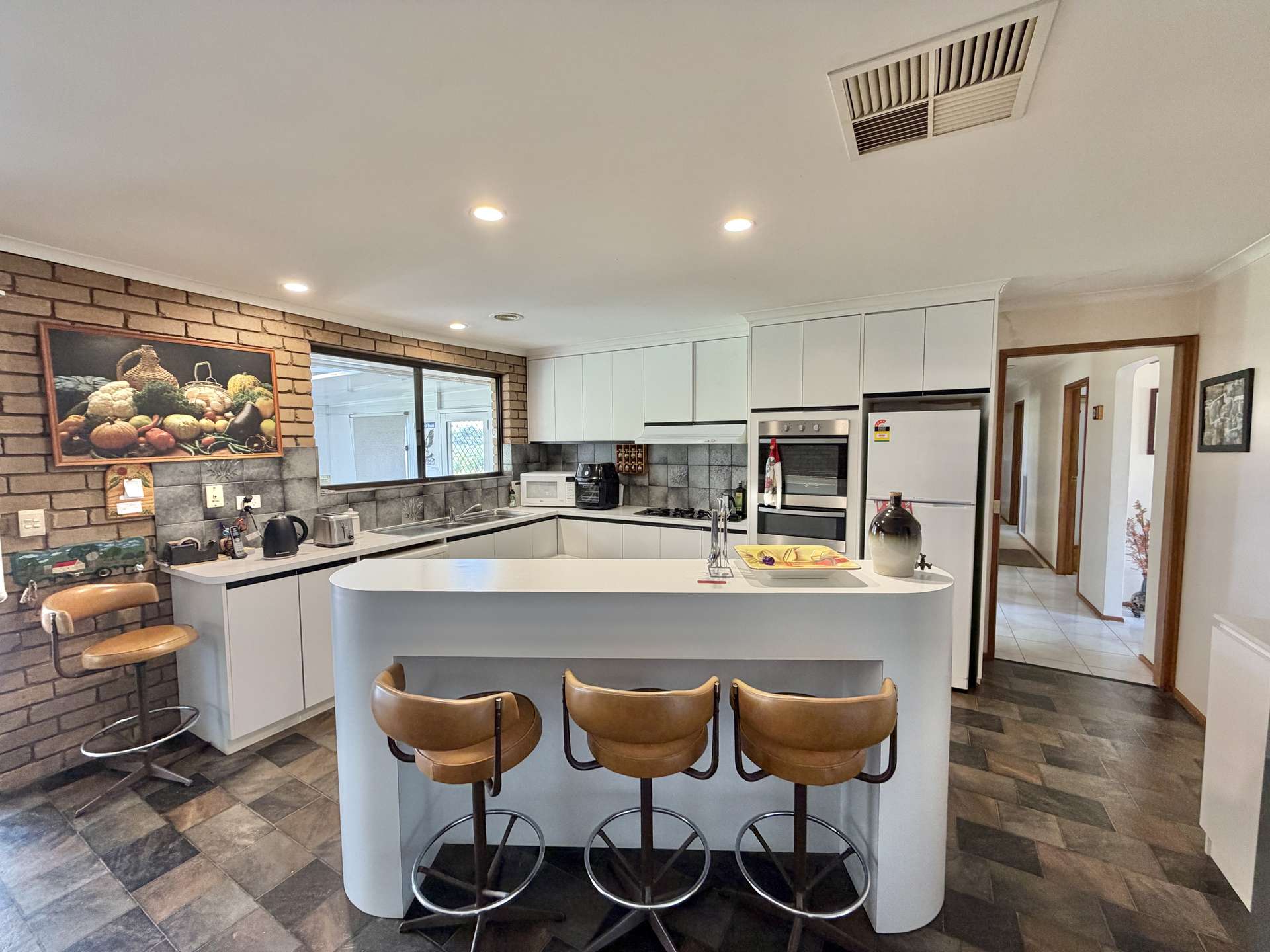 4 Catona Crescent, Cobram For Sale by Farmbuy.com - image 3