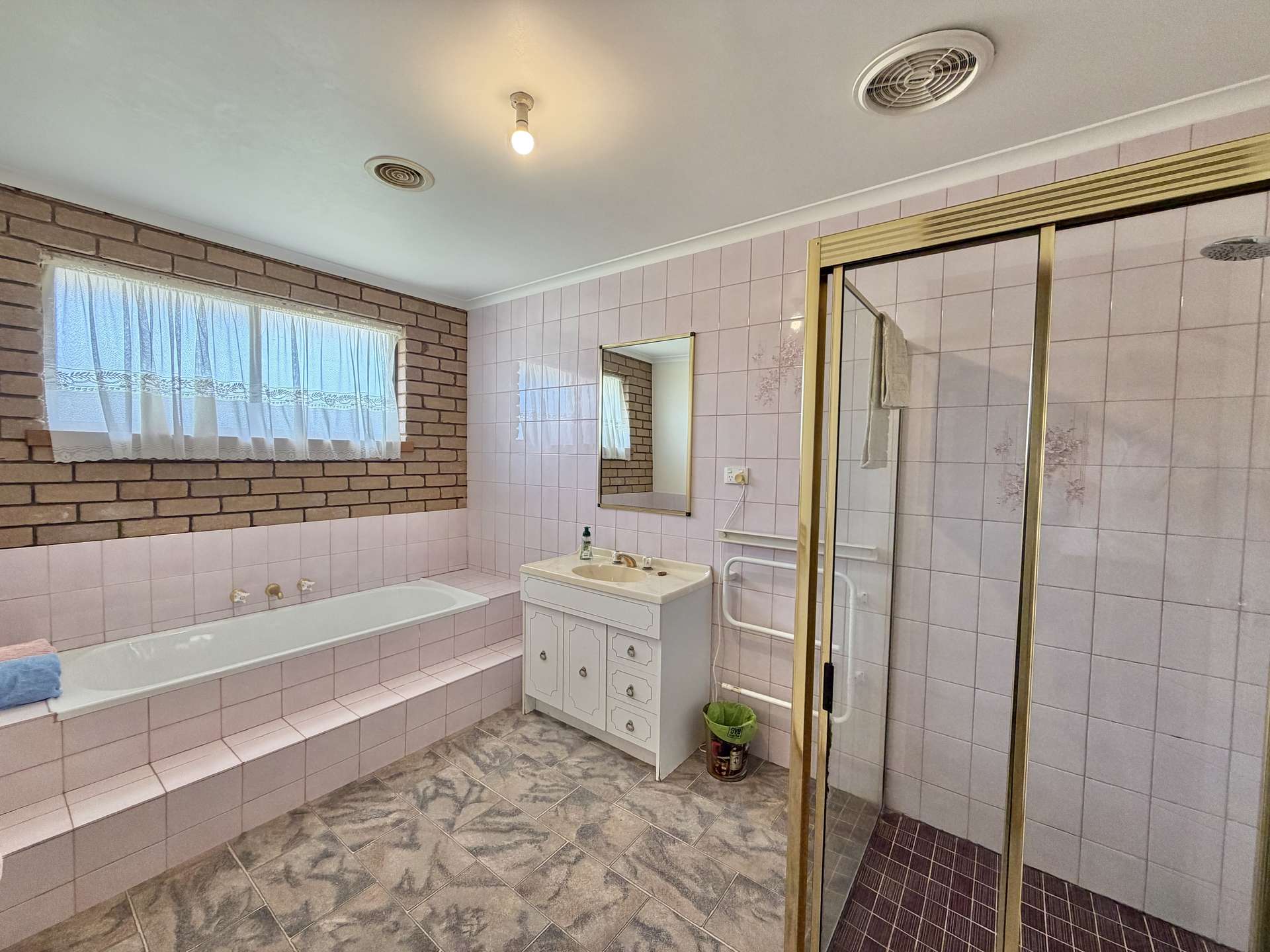 4 Catona Crescent, Cobram For Sale by Farmbuy.com - image 12