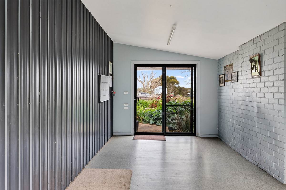 'Baroona' 33 North Road, Mortlake For Sale by Farmbuy.com - image 25