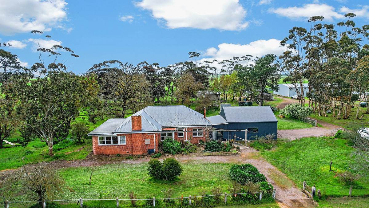 'Baroona' 33 North Road, Mortlake For Sale by Farmbuy.com - image 3