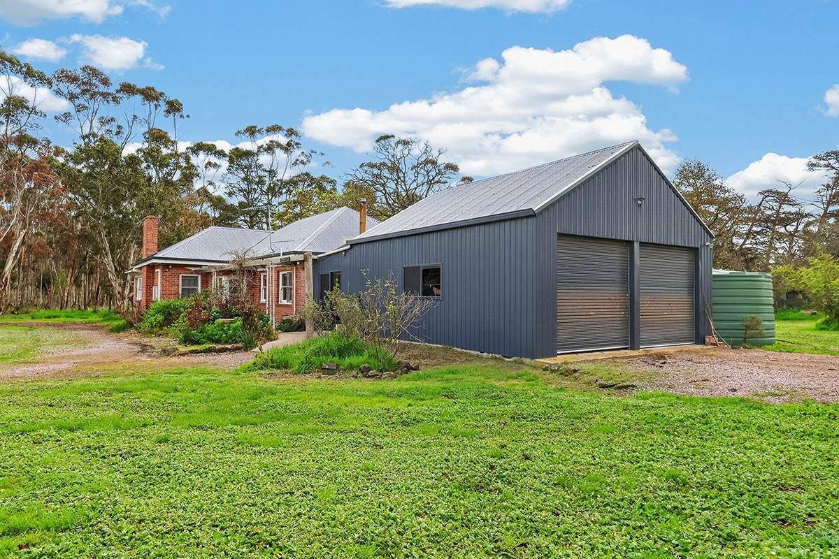 'Baroona' 33 North Road, Mortlake For Sale by Farmbuy.com - image 18