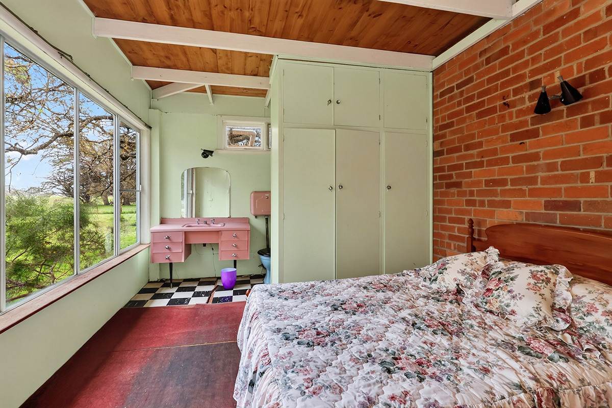 'Baroona' 33 North Road, Mortlake For Sale by Farmbuy.com - image 23