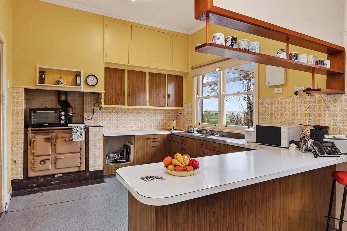 'Baroona' 33 North Road, Mortlake For Sale by Farmbuy.com - image 20