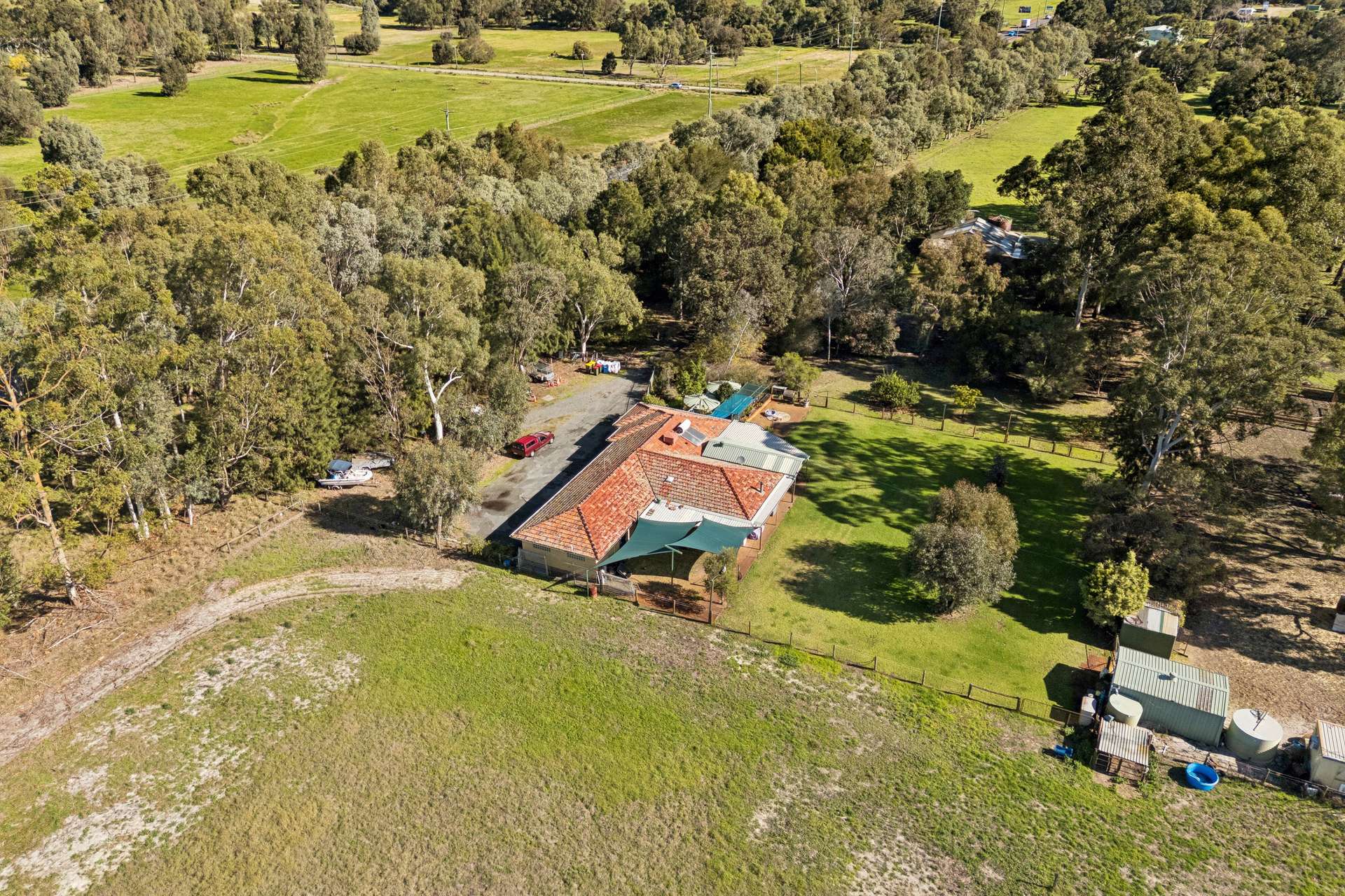 1653 Thomas Road, Oakford For Sale by Farmbuy.com - image 11