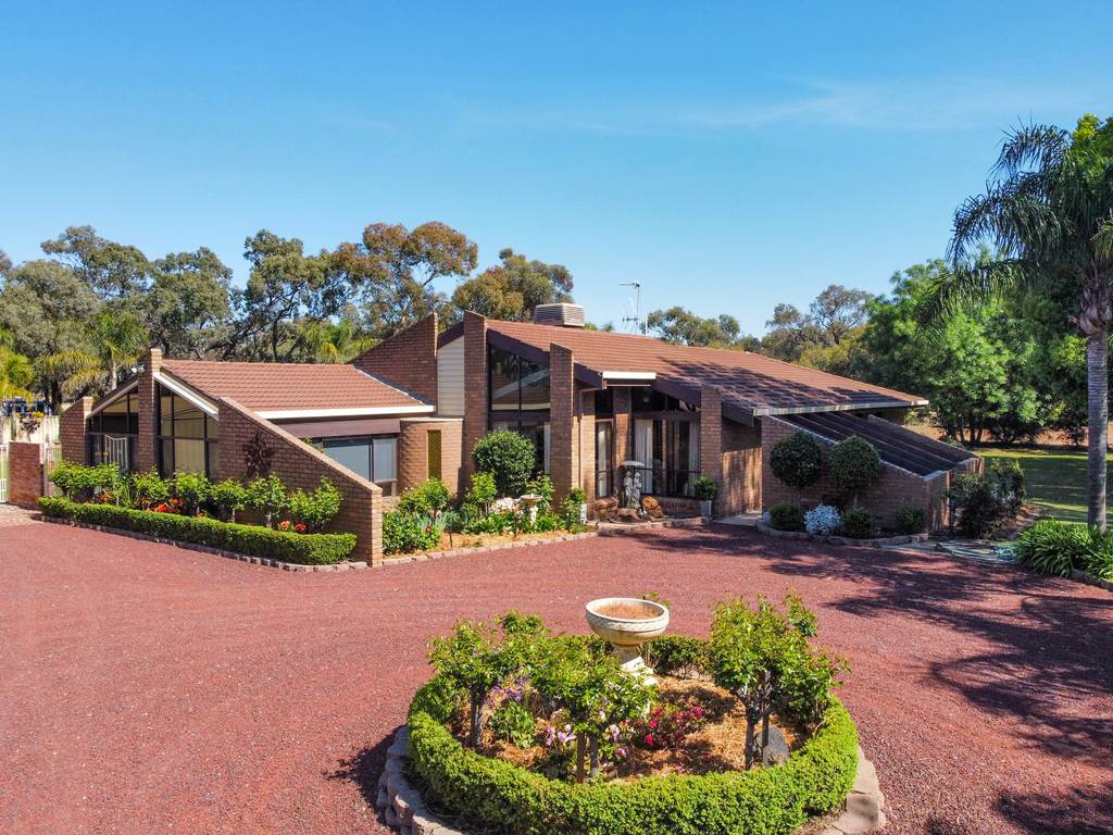 4805 Murray Valley Highway, Castle Donnington VIC 3585