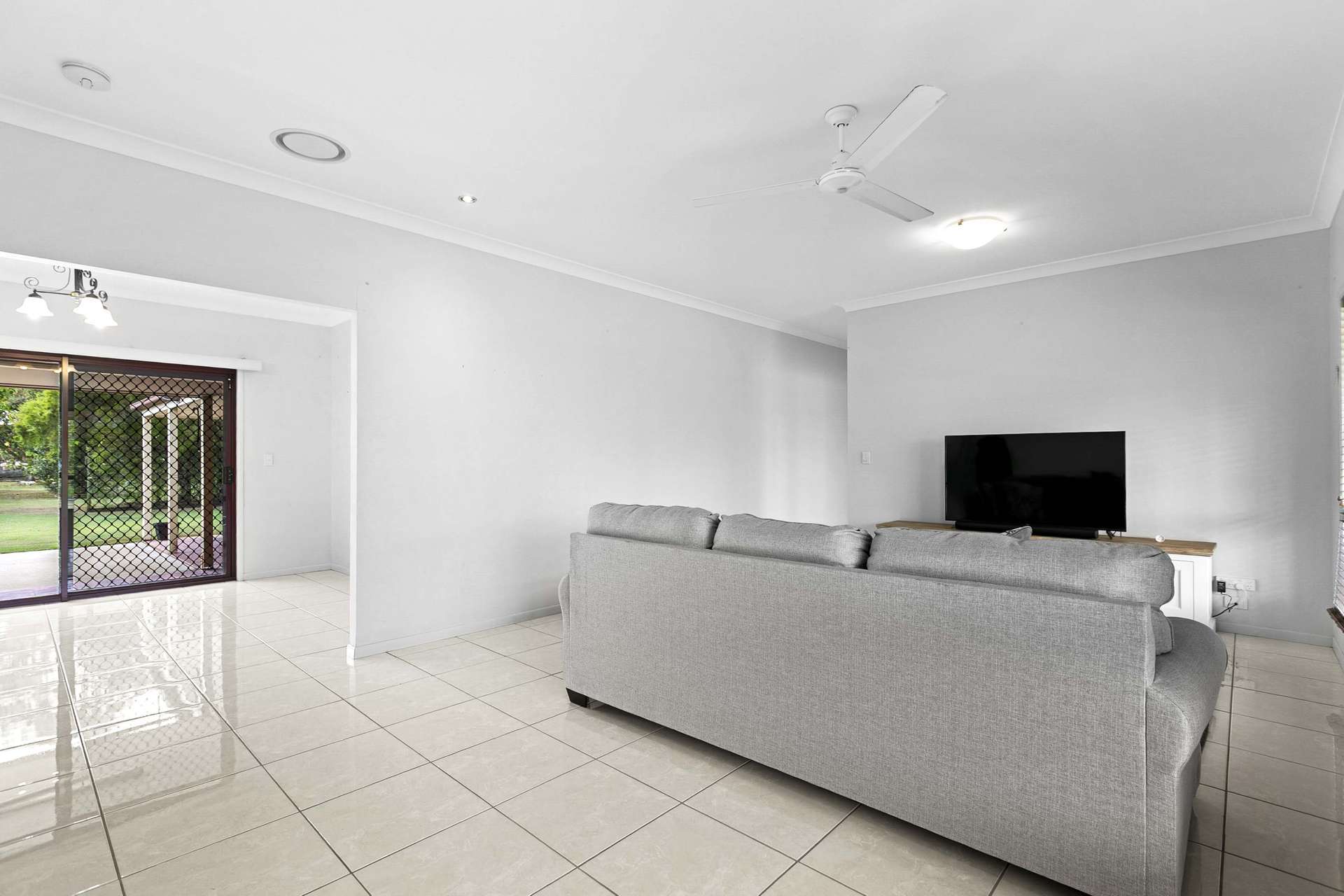 30-32 Orchid Ave, Urangan For Sale by Farmbuy.com - image 8