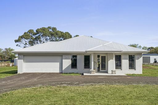 Farm For Sale - VIC - Cobden - 3266 - Fresh, Modern Living on a 1 Acre - Move Straight In and Enjoy 