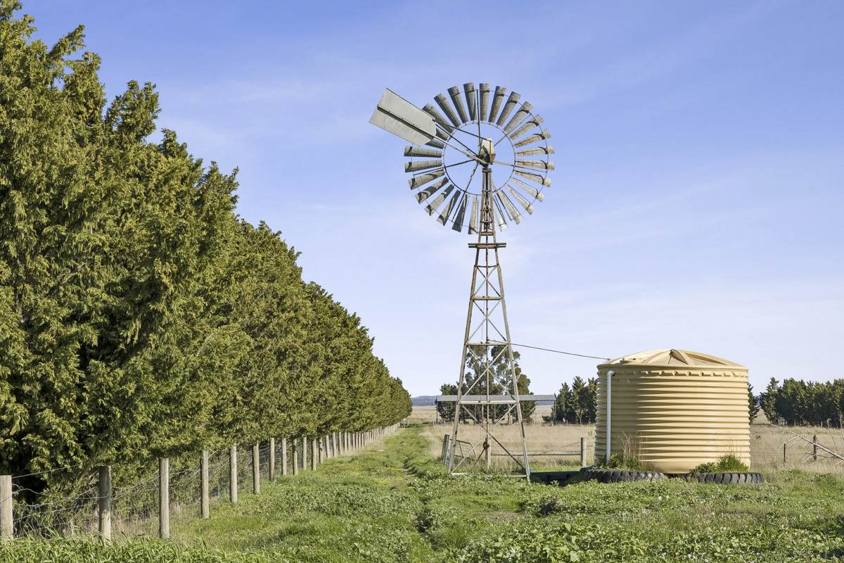 Lower Plains Road, Lethbridge For Sale by Farmbuy.com - image 9