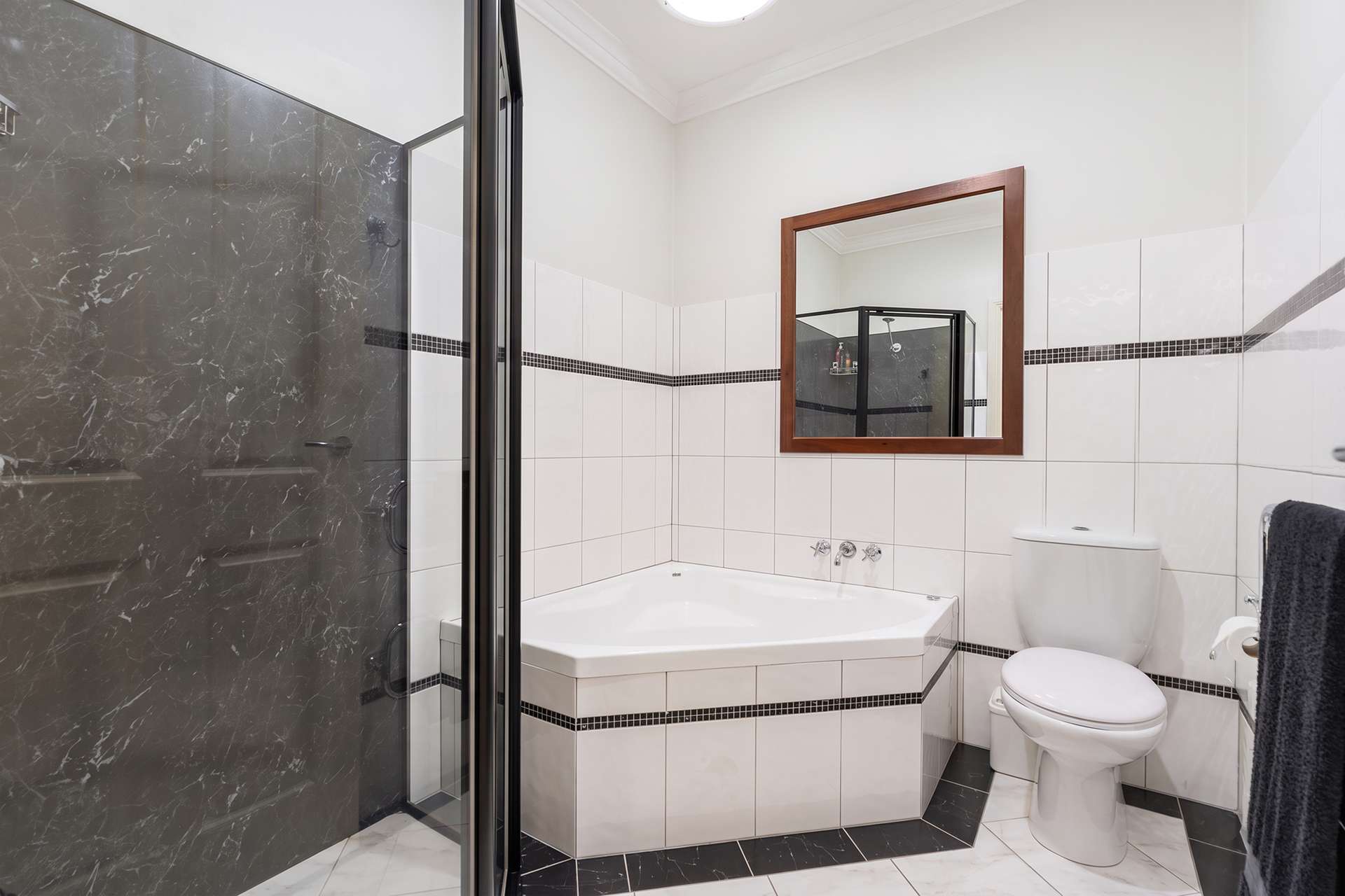 1188 Padman Drive, West Albury For Sale by Farmbuy.com - image 20