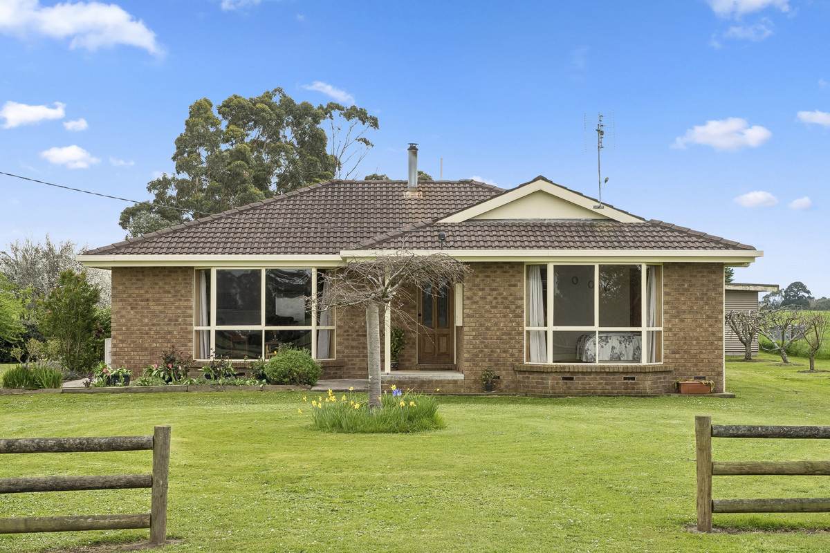 10 Rohans Road, Elingamite For Sale by Farmbuy.com - image 9