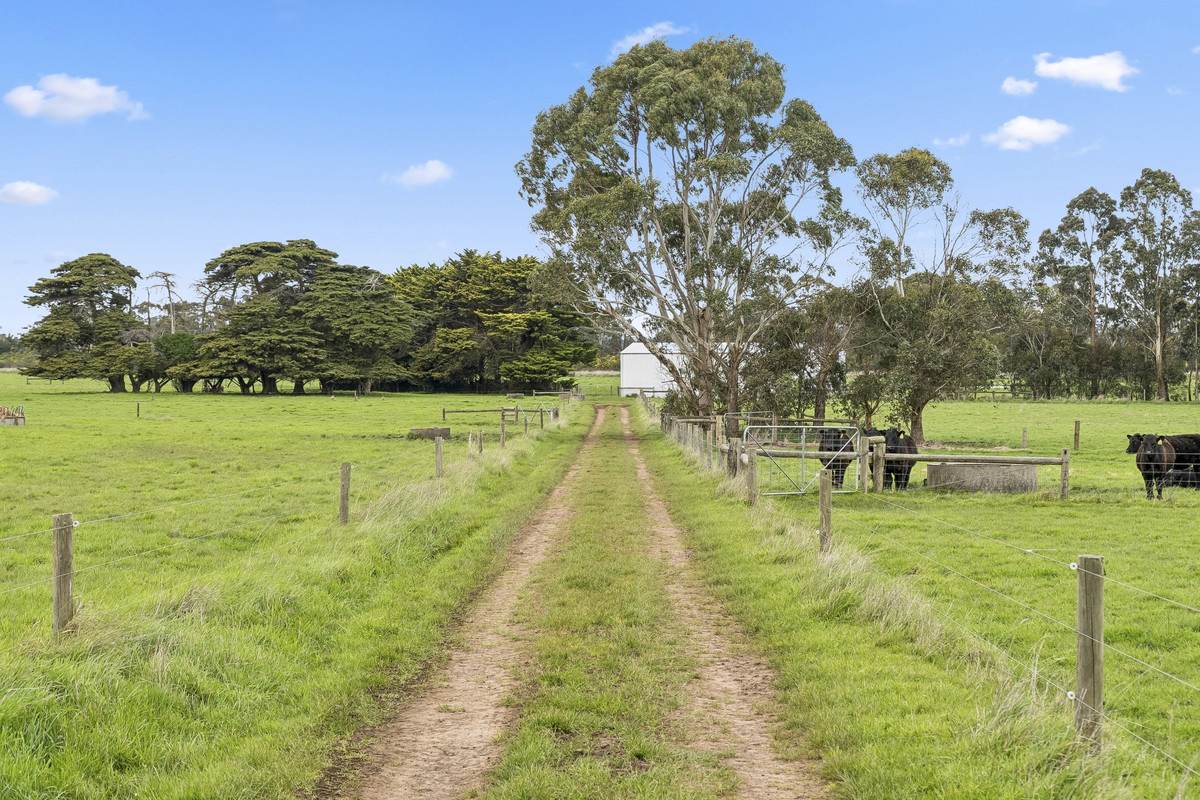 10 Rohans Road, Elingamite For Sale by Farmbuy.com - image 31