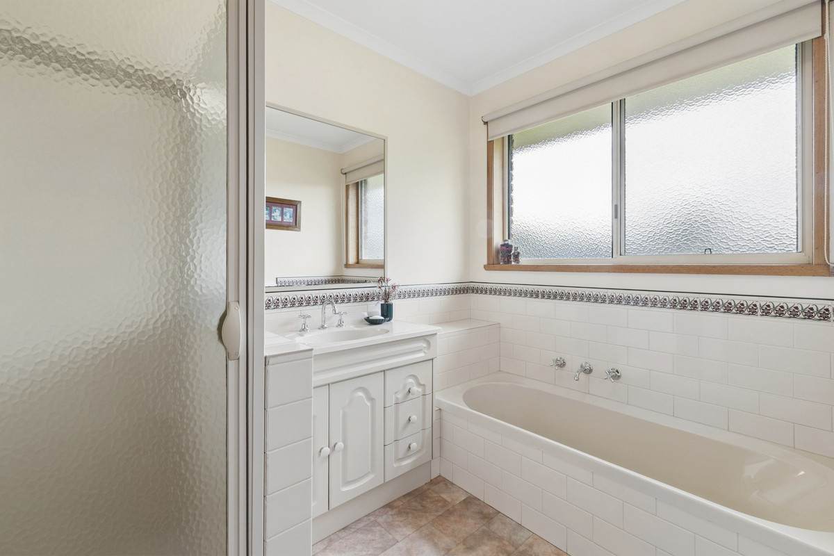 10 Rohans Road, Elingamite For Sale by Farmbuy.com - image 15