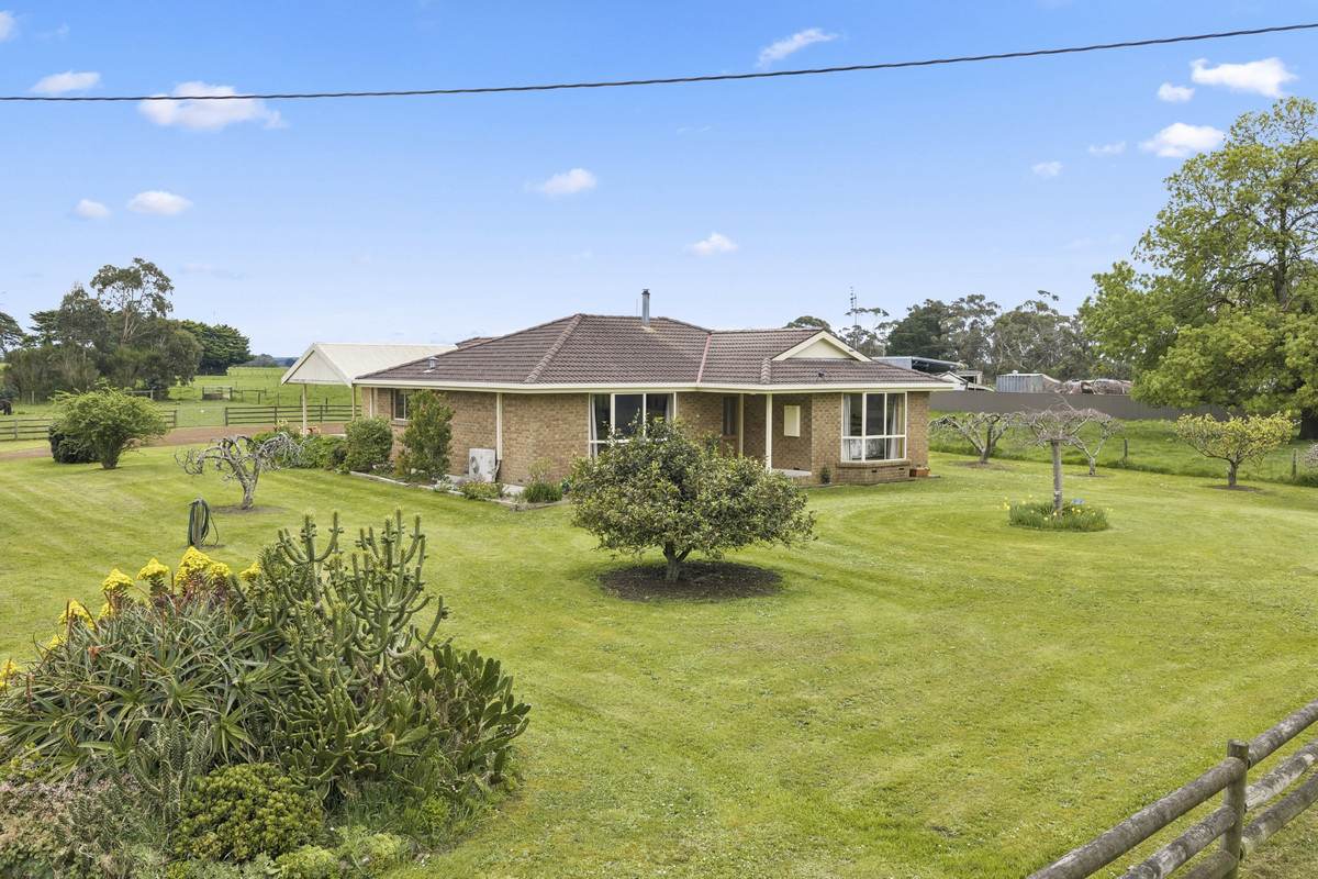 10 Rohans Road, Elingamite For Sale by Farmbuy.com - image 8
