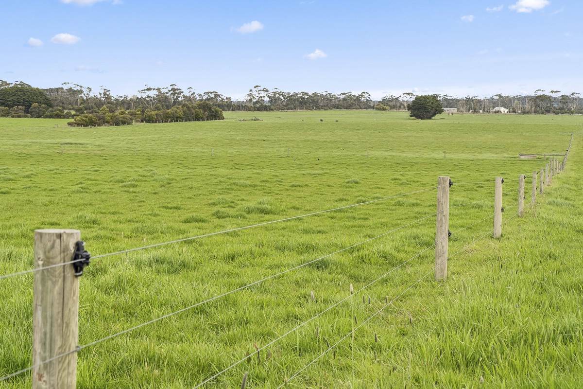 10 Rohans Road, Elingamite For Sale by Farmbuy.com - image 32