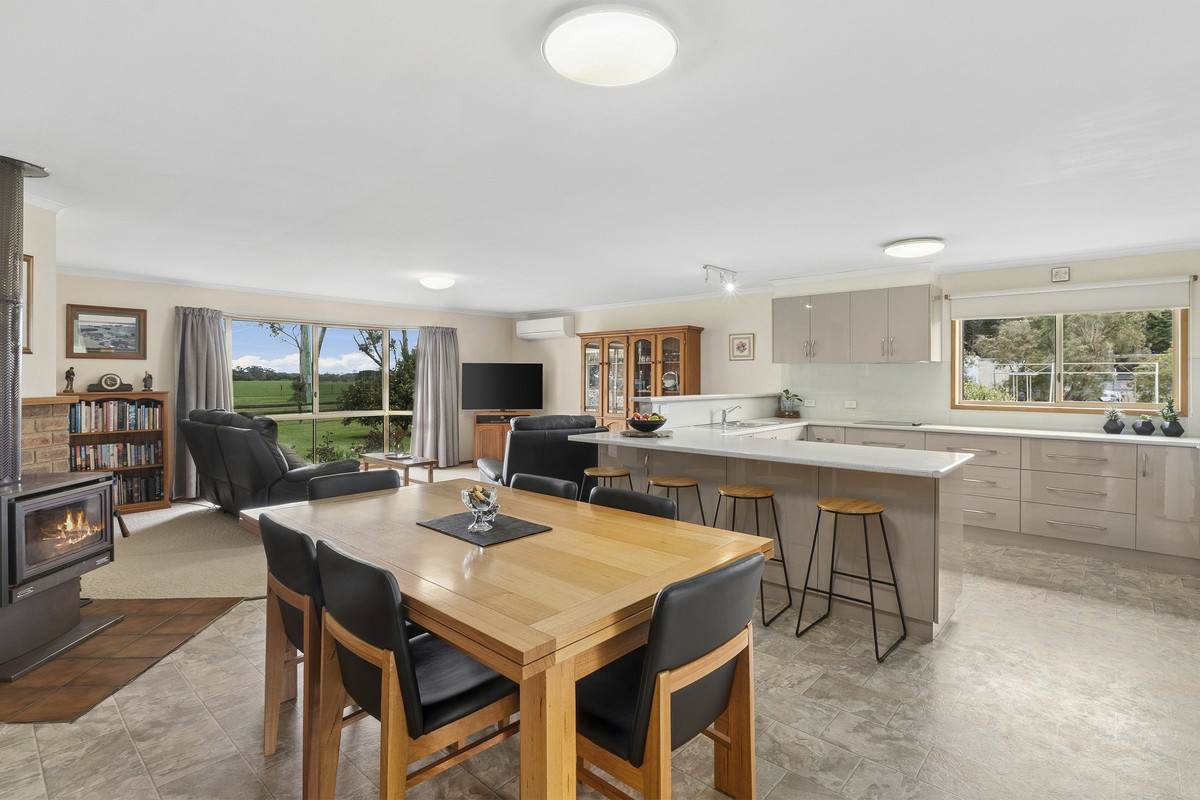 10 Rohans Road, Elingamite For Sale by Farmbuy.com - image 11