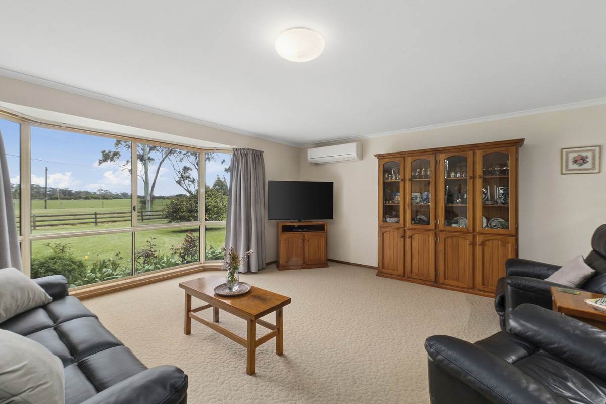 10 Rohans Road, Elingamite For Sale by Farmbuy.com - image 14