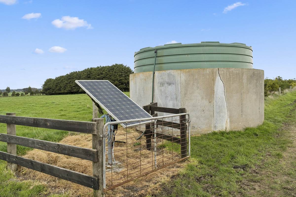 10 Rohans Road, Elingamite For Sale by Farmbuy.com - image 29