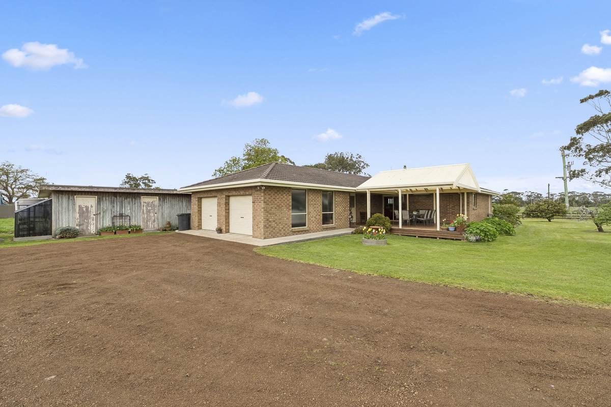 10 Rohans Road, Elingamite For Sale by Farmbuy.com - image 10