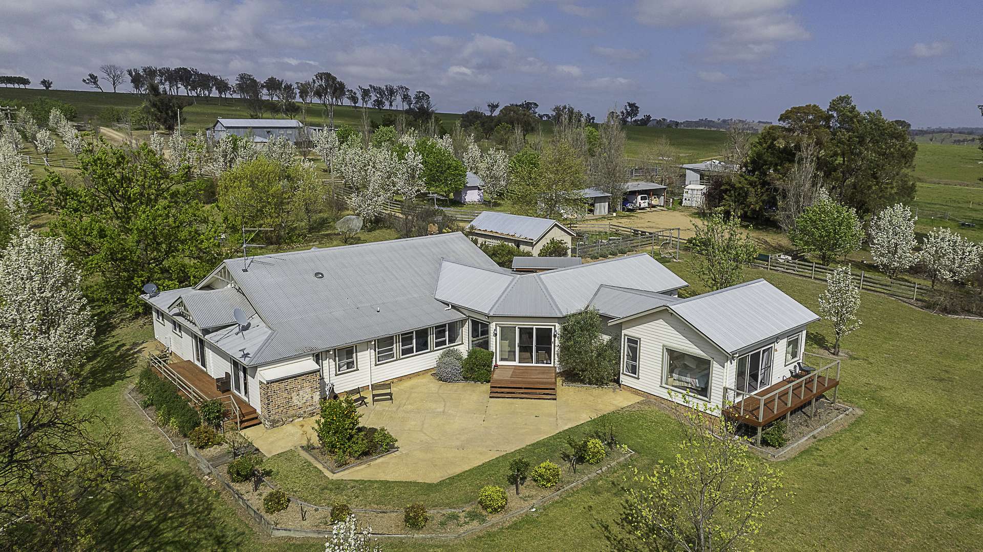 "Sylvania" 89 Townsend Road, Armidale Auction by Farmbuy.com - image 1