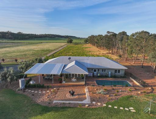 Farm Auction - NSW - Parkes - 2870 - "Keira View" Master-Built Country Living on 11 Acres 
