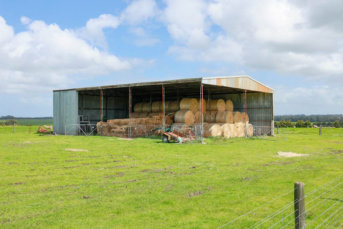 'The Paddock' Warrnambool-Caramut Road, Woolsthorpe For Sale by Farmbuy.com - image 9
