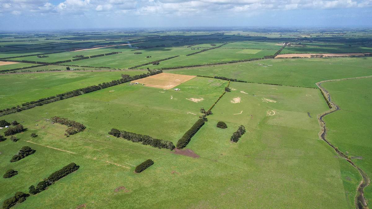 'The Paddock' Warrnambool-Caramut Road, Woolsthorpe For Sale by Farmbuy.com - image 15