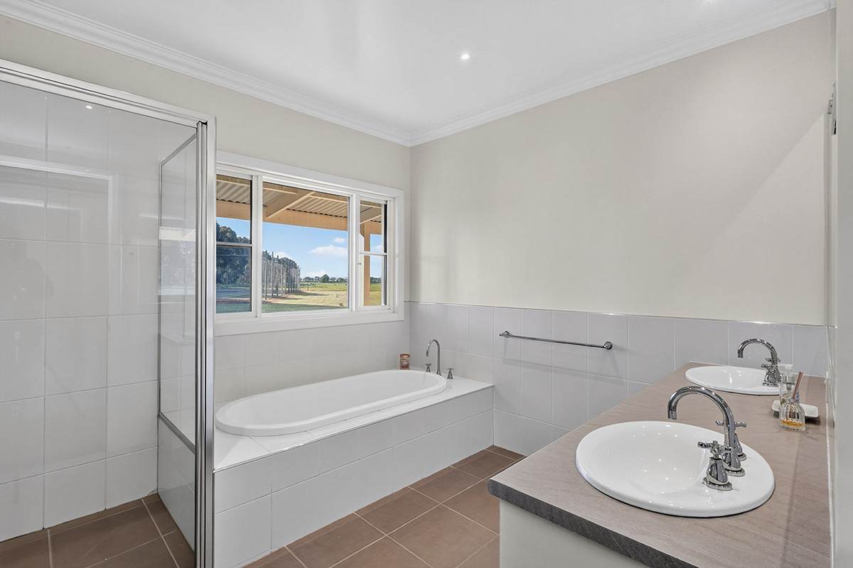 'Nella Park' 135 Hartwicks Road, Hamilton For Sale by Farmbuy.com - image 14