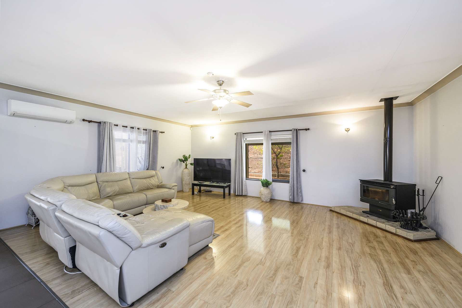 216 Powderbark Road, Lower Chittering For Sale by Farmbuy.com - image 9