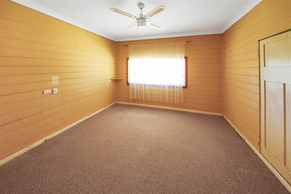 112 Russell Street, Tumut For Sale by Farmbuy.com - image 9
