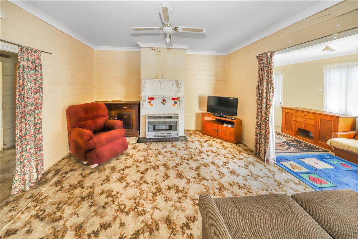 112 Russell Street, Tumut For Sale by Farmbuy.com - image 5