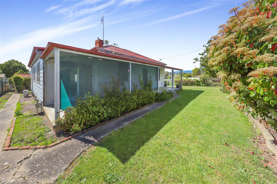 112 Russell Street, Tumut For Sale by Farmbuy.com - image 7