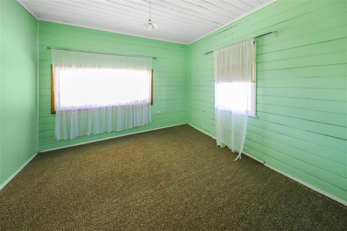 112 Russell Street, Tumut For Sale by Farmbuy.com - image 10