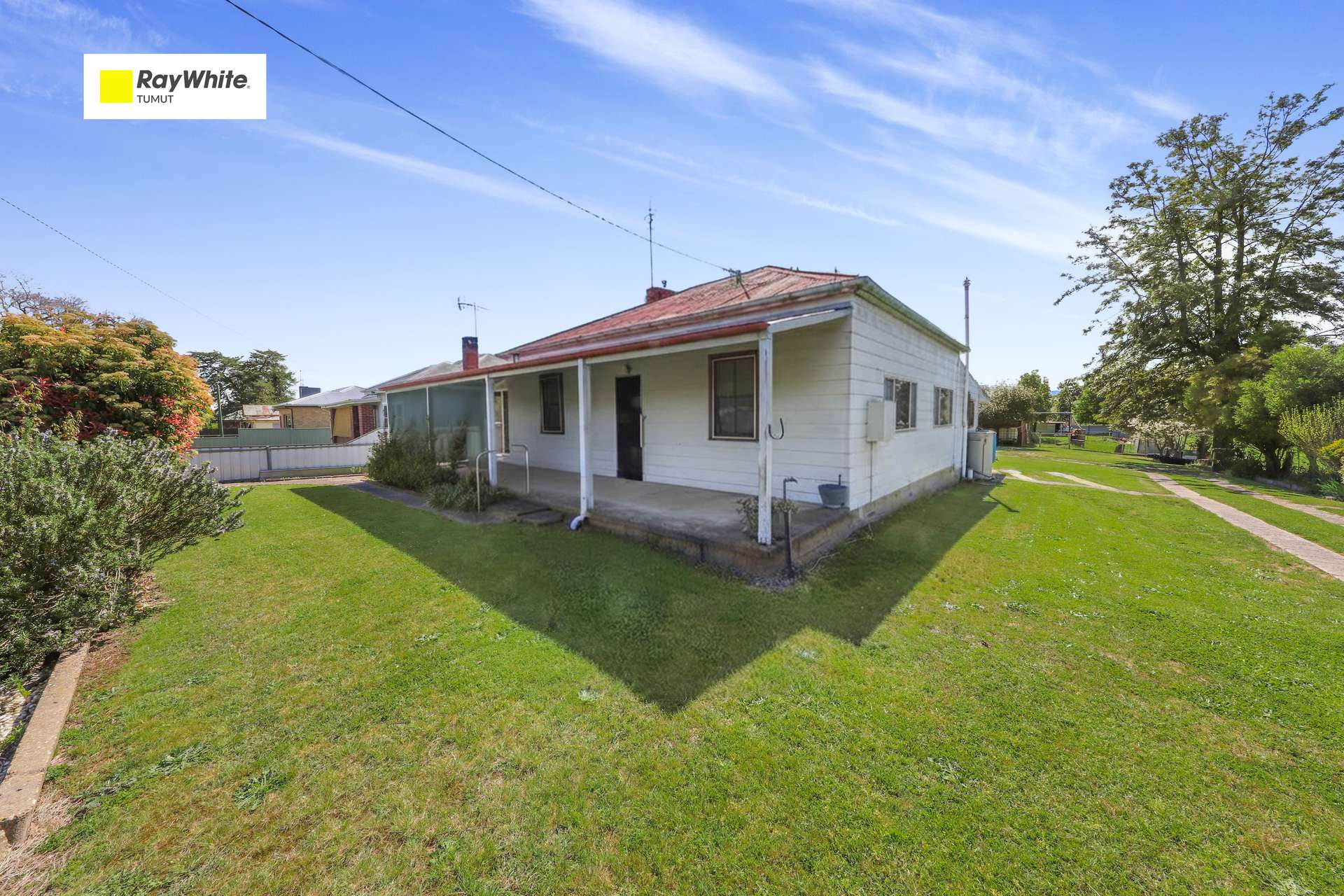 112 Russell Street, Tumut For Sale by Farmbuy.com - image 1